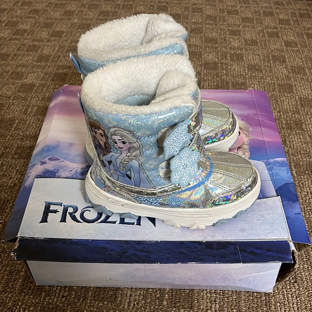 Disney’s frozen winter snow boots - Picture 4 of 6